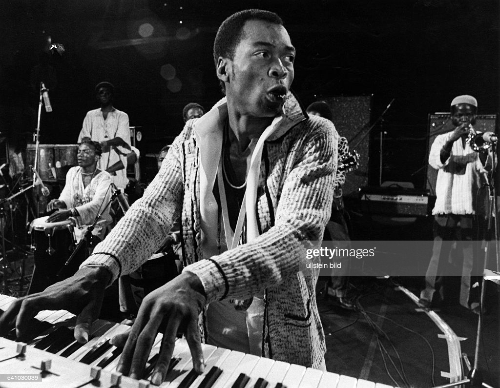 fela coordinating his band