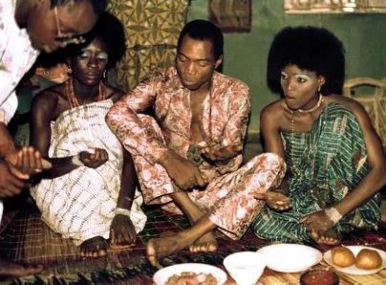 fela eating with his wives